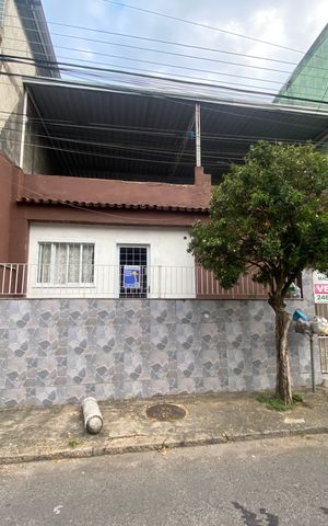 Casa à venda com 162m², 2 quartos e 1 vagaFachada e Placa