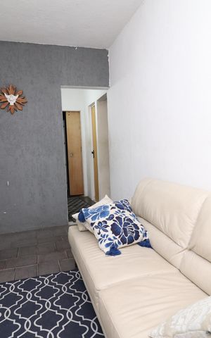 Casa à venda com 162m², 2 quartos e 1 vagaSala