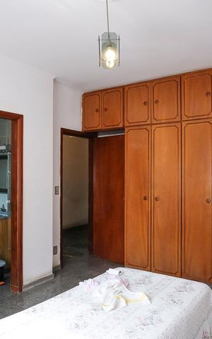 Casa à venda com 280m², 5 quartos e 3 vagasSuíte