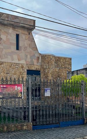 Casa à venda com 280m², 5 quartos e 3 vagasFachada 