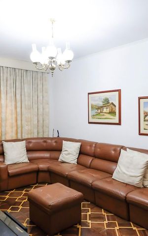 Casa à venda com 453m², 4 quartos e 3 vagasSala 1