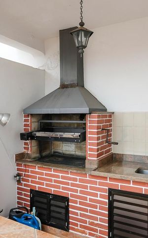 Casa à venda com 453m², 4 quartos e 3 vagasQuintal