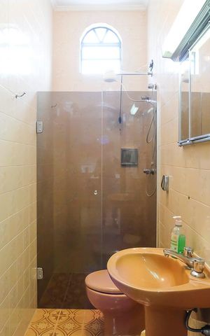 Casa à venda com 453m², 4 quartos e 3 vagasBanheiro da edícula