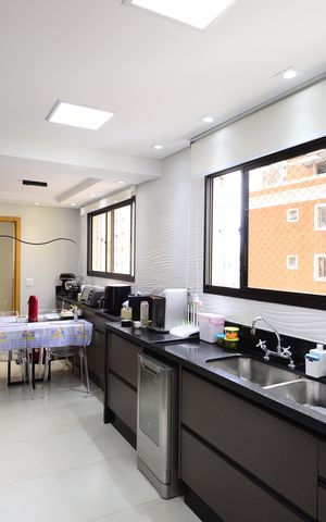 Apartamento à venda com 210m², 4 quartos e 4 vagasCozinha