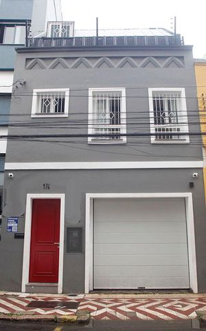 Casa à venda com 450m², 3 quartos e 1 vagaFachada
