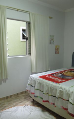 Casa à venda com 242m², 4 quartos e 4 vagasQuarto 2