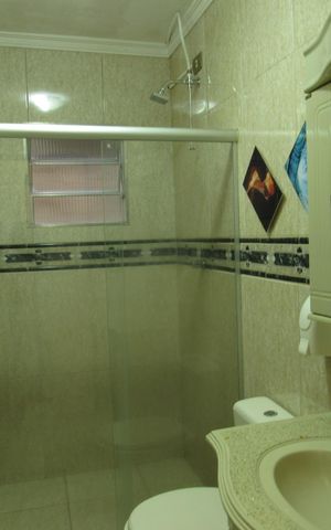 Casa à venda com 242m², 4 quartos e 4 vagasBanheiro 1