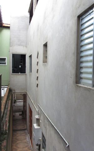 Casa à venda com 242m², 4 quartos e 4 vagasFachada Lateral