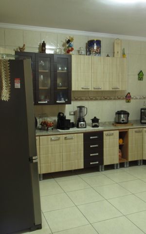 Casa à venda com 242m², 4 quartos e 4 vagasCozinha