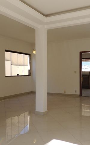 Casa à venda com 363m², 3 quartos e 4 vagasSala