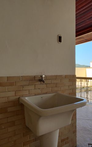 Casa à venda com 363m², 3 quartos e 4 vagas Casa à venda com 363m², 3 quartos e 4 vagasÁrea de Serviço