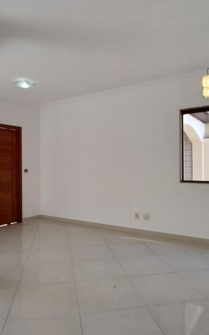 Casa à venda com 363m², 3 quartos e 4 vagas Casa à venda com 363m², 3 quartos e 4 vagasSala