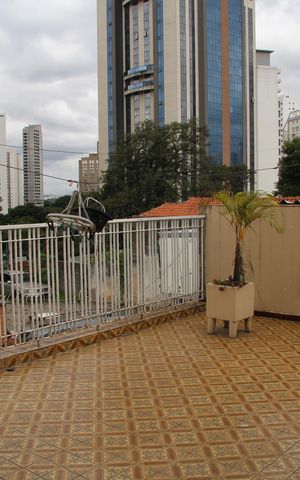 Casa à venda com 492m², 2 quartos e 5 vagasVaranda