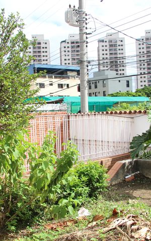 Casa à venda com 492m², 2 quartos e 5 vagasQuintal da frente