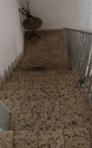 Casa à venda com 492m², 2 quartos e 5 vagasEscada