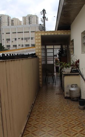 Casa à venda com 492m², 2 quartos e 5 vagasVaranda Corredor acesso a porta da Sala