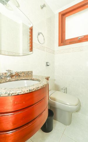 Apartamento à venda com 237m², 3 quartos e 2 vagasBanheiro de Serviço