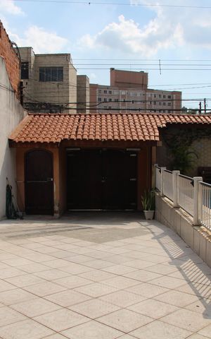 Casa à venda com 250m², 3 quartos e 6 vagasGaragem / Piscina