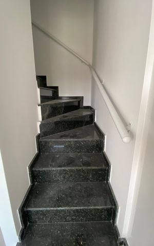 Apartamento à venda com 102m², 2 quartos e 1 vaga Apartamento à venda com 102m², 2 quartos e 1 vagaEscada