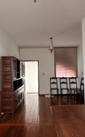 Casa à venda com 376m², 2 quartos e 2 vagasSala