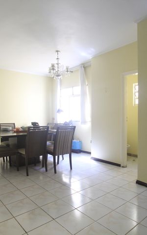 Casa à venda com 200m², 3 quartos e 2 vagasSala