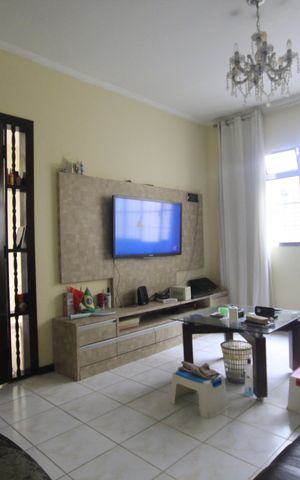 Casa à venda com 200m², 3 quartos e 2 vagasSala