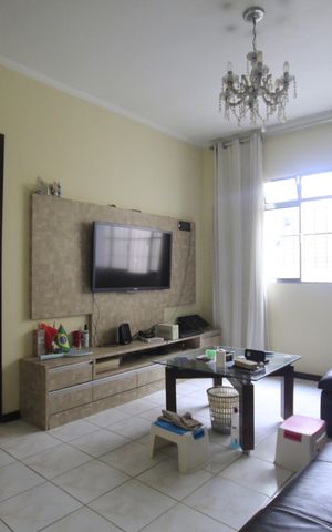 Casa à venda com 200m², 3 quartos e 2 vagasSala