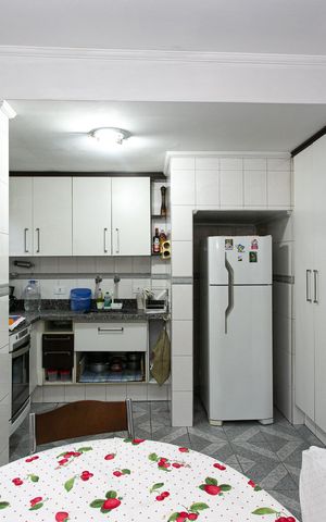 Casa à venda com 110m², 4 quartos e 2 vagas Casa à venda com 110m², 4 quartos e 2 vagasCozinha