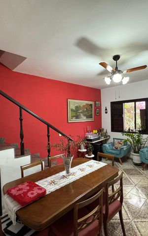 Casa de condomínio à venda com 300m², 4 quartos e 3 vagas Casa de condomínio à venda com 300m², 4 quartos e 3 vagasSala