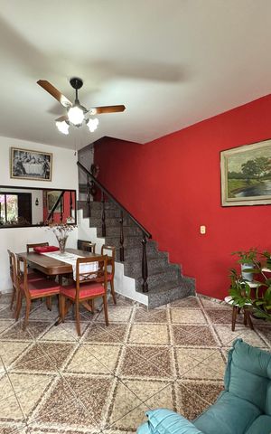 Casa de condomínio à venda com 300m², 4 quartos e 3 vagas Casa de condomínio à venda com 300m², 4 quartos e 3 vagasSala