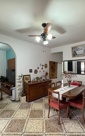 Casa de condomínio à venda com 300m², 4 quartos e 3 vagas Casa de condomínio à venda com 300m², 4 quartos e 3 vagasSala