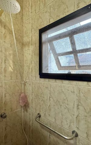 Casa de condomínio à venda com 300m², 4 quartos e 3 vagas Casa de condomínio à venda com 300m², 4 quartos e 3 vagasBanheiro Social