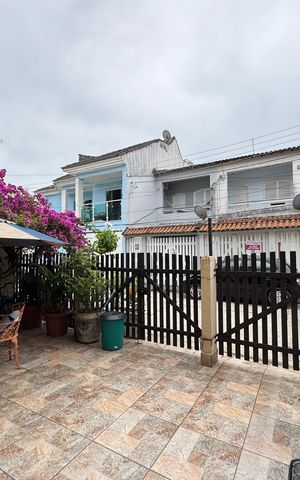 Casa de condomínio à venda com 300m², 4 quartos e 3 vagas Casa de condomínio à venda com 300m², 4 quartos e 3 vagasÁrea externa