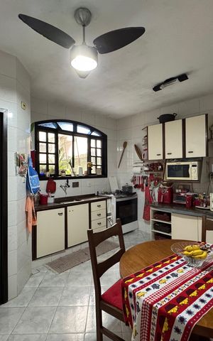 Casa de condomínio à venda com 300m², 4 quartos e 3 vagas Casa de condomínio à venda com 300m², 4 quartos e 3 vagasCozinha