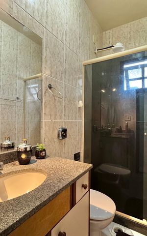 Casa de condomínio à venda com 300m², 4 quartos e 3 vagas Casa de condomínio à venda com 300m², 4 quartos e 3 vagasBanheiro Social