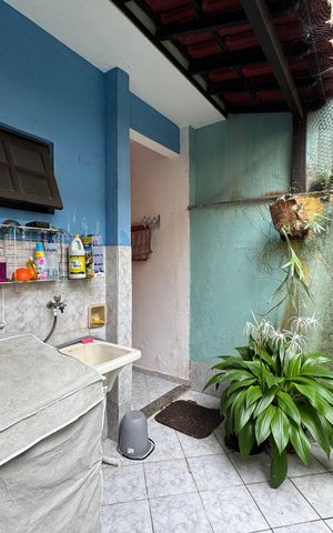 Casa de condomínio à venda com 300m², 4 quartos e 3 vagas Casa de condomínio à venda com 300m², 4 quartos e 3 vagasÁrea de Serviço