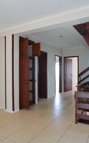Casa à venda com 288m², 4 quartos e 3 vagasSala 2