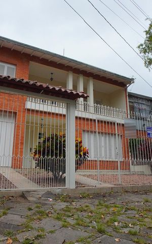 Casa à venda com 288m², 4 quartos e 3 vagasFachada