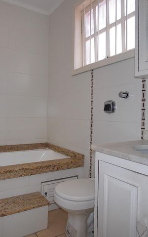 Casa à venda com 288m², 4 quartos e 3 vagasBanheiro da Suíte