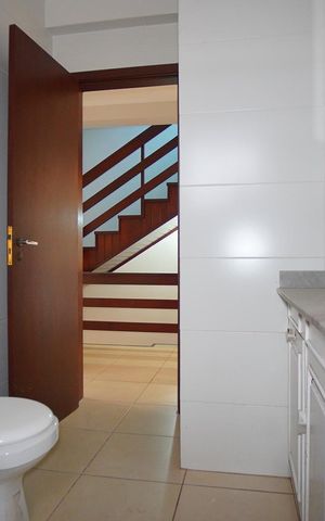 Casa à venda com 288m², 4 quartos e 3 vagasBanheiro Social