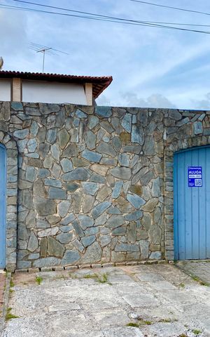 Casa para alugar com 800m², 6 quartos e 6 vagas Casa para alugar com 800m², 6 quartos e 6 vagasFachada