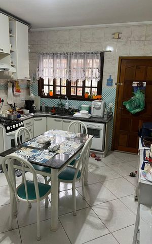 Casa à venda com 183m², 3 quartos e 2 vagas Casa à venda com 183m², 3 quartos e 2 vagasCozinha