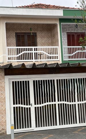 Casa à venda com 183m², 3 quartos e 2 vagas Casa à venda com 183m², 3 quartos e 2 vagasFachada