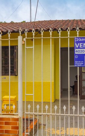 Casa à venda com 100m², 2 quartos e 1 vaga Casa à venda com 100m², 2 quartos e 1 vagaFachada
