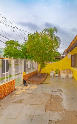 Casa à venda com 100m², 2 quartos e 1 vaga Casa à venda com 100m², 2 quartos e 1 vagaFachada
