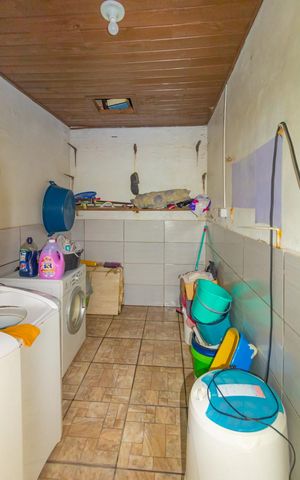 Casa à venda com 100m², 2 quartos e 1 vaga Casa à venda com 100m², 2 quartos e 1 vagaÁrea de Serviço