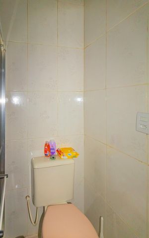 Casa à venda com 100m², 2 quartos e 1 vaga Casa à venda com 100m², 2 quartos e 1 vagaBanheiro