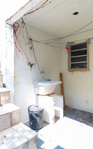 Casa à venda com 175m², 4 quartos e 2 vagas Casa à venda com 175m², 4 quartos e 2 vagasÁrea de Serviço