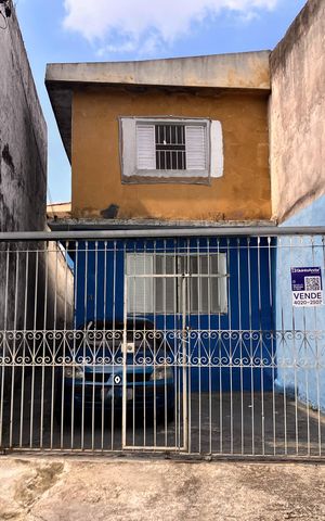 Casa à venda com 175m², 4 quartos e 2 vagas Casa à venda com 175m², 4 quartos e 2 vagasFachada