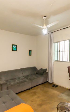 Casa à venda com 175m², 4 quartos e 2 vagas Casa à venda com 175m², 4 quartos e 2 vagasSala
